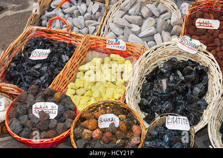 Vulkangestein Souvenirs, Insel Lipari, Äolischen Inseln, UNESCO, Sizilien, Italien, mediterran Stockfoto