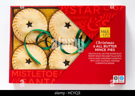 Box von M&S Weihnachten 6 Alle butter Mince Pies auf weißem Hintergrund Stockfoto