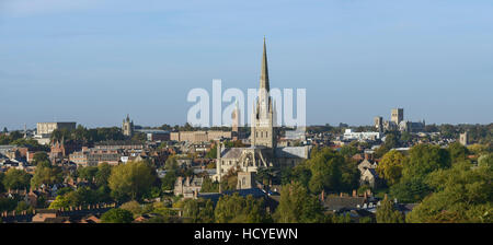 Norwich Stadtzentrum Skyline mit den zwei Kathedralen und markante Gebäude Stockfoto