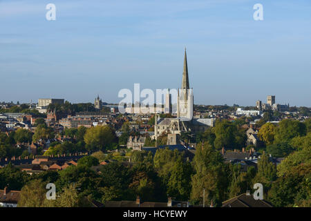 Norwich Stadtzentrum Skyline mit den zwei Kathedralen und markante Gebäude Stockfoto