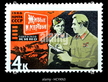 Sowjetunion-Briefmarke (1966): sowjetische Kino Kunst - Szene aus "Lebendig und tot" (A. Stolper, 1965) Stockfoto