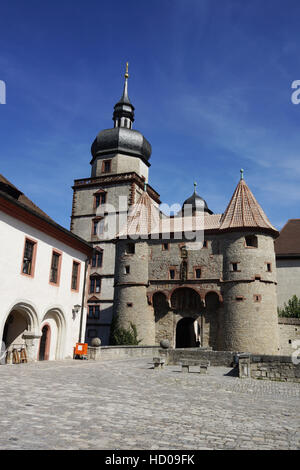 niedrigeren Scherenbergtor und Kiliansturm, Festung Marienberg, Würzburg, Franken, Bayern, Deutschland Stockfoto