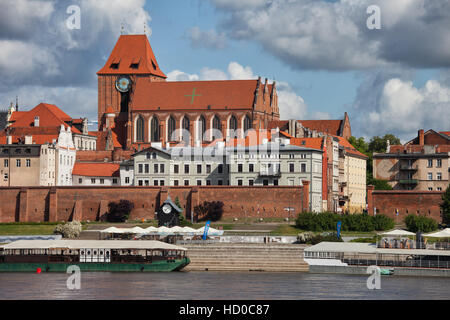 Die Skyline der Stadt von Torun in Polen, Old Town-Blick von der Weichsel Stockfoto