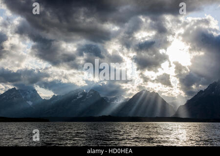 Blick auf den Sonnenuntergang der Teton Mountains und Jackson Lake, Grand-Teton-Nationalpark; Wyoming; USA Stockfoto