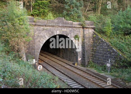 Derbyshire, Großbritannien - 24 September 2014: westlichen Ende der Totley Tunnel auf der Hope Valley Line in Grindleford Tor zum Peak District Stockfoto