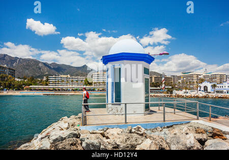 Spanien, Andalusien, Provinz Malaga, Costa Del Sol, Marbella, Eingang zum Yachthafen Puerto Deportivo Marbella Stockfoto