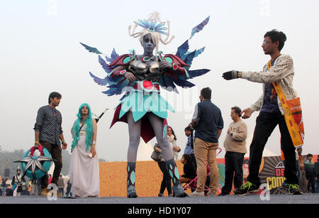 Neu-Delhi, Indien. 9. Dezember 2016. Künstler tragen Karikaturist Kostüm während der sechsten Delhi Comic Con auf dem Gelände der Okhla in Delhi am Freitag. Bildnachweis: Shrikant Singh/Pacific Press/Alamy Live-Nachrichten Stockfoto