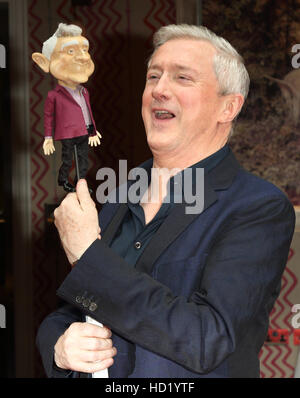 X Factor 2016 Pressevorstellung Fototermin bei Ham Hof Hotel, Soho, London mit: Louis Walsh Where: London, Vereinigtes Königreich bei: 25. August 2016 Stockfoto