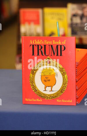 Michael Ian Black hält eine Signierstunde im Barnes &amp; Noble für sein Buch mit dem Titel "Trumpf" Featuring: Michael Ian black wo: Philadelphia, Pennsylvania, USA bei: 2. August 2016 Stockfoto