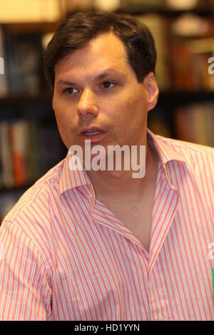 Michael Ian Black hält eine Signierstunde im Barnes &amp; Noble für sein Buch mit dem Titel "Trumpf" Featuring: Michael Ian black wo: Philadelphia, Pennsylvania, USA bei: 2. August 2016 Stockfoto