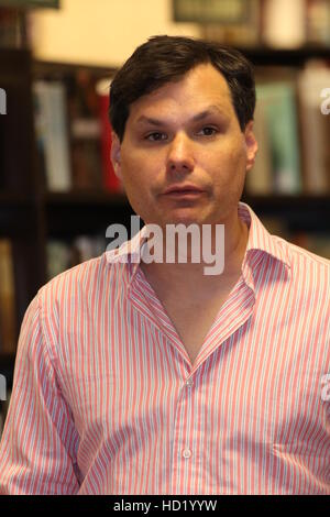 Michael Ian Black hält eine Signierstunde im Barnes &amp; Noble für sein Buch mit dem Titel "Trumpf" Featuring: Michael Ian black wo: Philadelphia, Pennsylvania, USA bei: 2. August 2016 Stockfoto