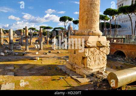 Das Forum Romanum und Trajans Spalte, historischen Zentrum von Rom, Italien. Stockfoto