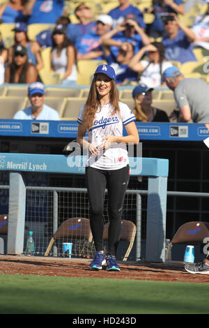 Samstag, 27. August 2016; Hollywood-Stars-Spiel nach dem Dodgers Spiel. Die Los Angeles Dodgers besiegte die Chicago Cubs mit dem Endstand von 3: 2 im Dodger Stadium in Los Angeles, Kalifornien.  Mitwirkende: Amanda Cerny Where: Los Angeles, California, Vereinigte Staaten von Amerika Stockfoto