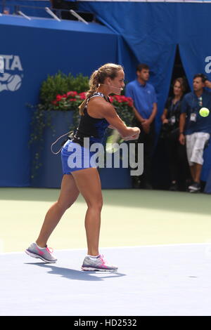 Monica Puig besucht die 2016 Arthur Ashe Kids Day statt an das USTA Billie Jean King National Tennis Center in New York City, New York.  Mitwirkende: Monica Puig Where: New York City, New York, Vereinigte Staaten, wann: 27. August 2016 Stockfoto