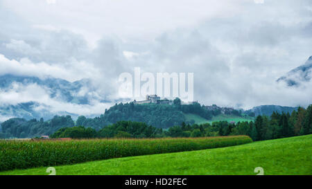 Gruyeres Schloss im Voralpengebiet Berge der Greyerzer Bezirk, Kanton Freiburg, Schweiz Stockfoto