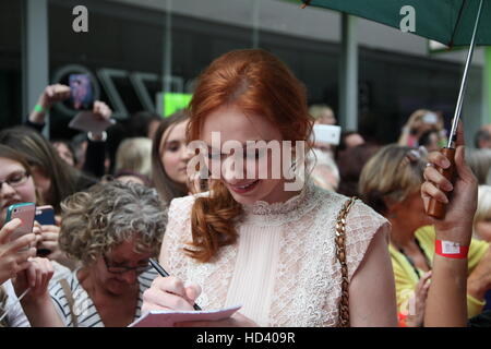 Eleanor Tomlinson das Vorschau-Screening für die zweite Staffel der BBC-Drama "Poldark", gehalten am White River Kino in St Austell, Cornwall besuchen.  Mitwirkende: Eleanor Tomlinson Where: St Austell, Cornwall, Großbritannien wenn: 04 Sep 2016 Stockfoto