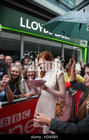 Eleanor Tomlinson das Vorschau-Screening für die zweite Staffel der BBC-Drama "Poldark", gehalten am White River Kino in St Austell, Cornwall besuchen.  Mitwirkende: Eleanor Tomlinson Where: St Austell, Cornwall, Großbritannien wenn: 04 Sep 2016 Stockfoto