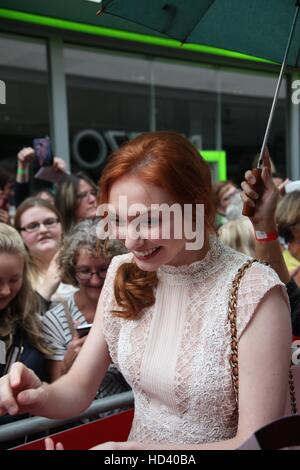 Eleanor Tomlinson das Vorschau-Screening für die zweite Staffel der BBC-Drama "Poldark", gehalten am White River Kino in St Austell, Cornwall besuchen.  Mitwirkende: Eleanor Tomlinson Where: St Austell, Cornwall, Großbritannien wenn: 04 Sep 2016 Stockfoto