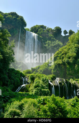 Künstlichen Wasserfall, Marmore Wasserfälle Cascate Delle Marmore, Umbrien, Italien Stockfoto