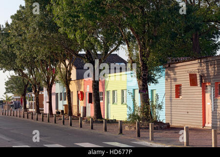 Bunten Fischerhütten am Hafen, Meschers Sur Gironde, Cote de Beaute, Charente-Maritime, Frankreich Stockfoto