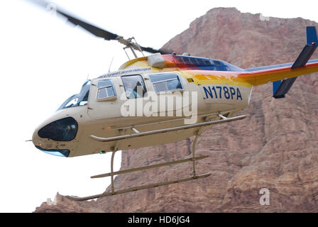 Fliegen von Whitmore waschen mit dem Hubschrauber, Grand Canyon Nationalpark in Arizona. Stockfoto