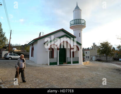 Die Moschee im Zentrum von Choulou Dorf, Pafos Region Republik Zypern. Stockfoto