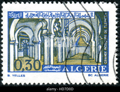 Algerien - CIRCA 1970: Eine Briefmarke gedruckt in Algerien, zeigt die große Moschee von Tlemcen, ca. 1970 Stockfoto