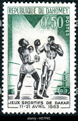 DAHOMEY - ca. 1963: Eine Briefmarke gedruckt in Dahomey, Dakar-Sport-Spiele, Shows, Boxen, ca. 1963 gewidmet Stockfoto