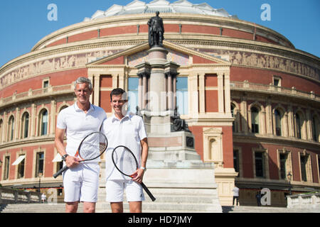 Start der Partnerschaft zwischen Champions Tennis in der Royal Albert Hall und SportsAid mit: Tim Henman, Mark Foster wo: London, Vereinigtes Königreich bei: 14 September 2016 Stockfoto