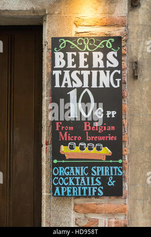 Belgisches Bier Verkostung Zeichen in Brüssel Straße, Belgien, Europa Stockfoto