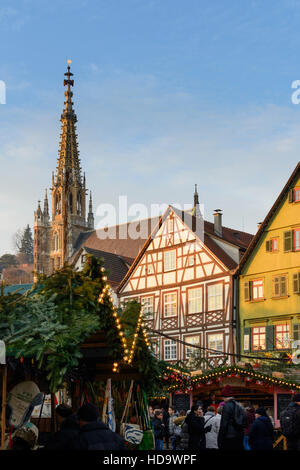 Esslingen am Neckar: Weihnachtsmarkt, Marktplatz, Fachwerkhäuser, Kirche, Frauenkirche, Region Stuttgart, Baden-Württemberg, Deutschland Stockfoto
