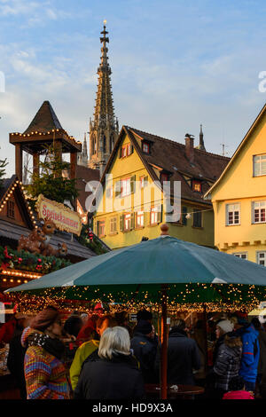 Esslingen am Neckar: Weihnachtsmarkt, Marktplatz, Fachwerkhäuser, Kirche, Frauenkirche, Region Stuttgart, Baden-Württemberg, Deutschland Stockfoto