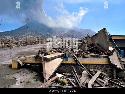 Die 2010 Eruptionen des Mount Merapi begann Ende Oktober 2010 beim Mount Merapi in Zentral-Java, Indonesien Stockfoto