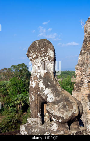 Löwen bewachen die Pre Rup Tempel, Angkor, Siem Reap, Kambodscha, UNESCO-Weltkulturerbe Stockfoto