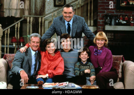 Studio Publicity Still from Mr. Belvedere Brice Beckham, Tracy Wells, Rob  Stone, Ilene Graff, Bob Uecker, Christopher Hewett 1984 All Rights Reserved  File Reference # 31706266THA For Editorial Use Only Stock Photo - Alamy