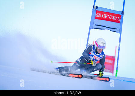 Sestriere, Italien. 10. Dezember 2016. Audi FIS Frauen Riesenslalom Weltcup in Sestriere auf der Kandahar-Piste, Athlete Bib 17 FANCHINI Nadia ITA. Damiano Benedetto / Alamy Live News Stockfoto