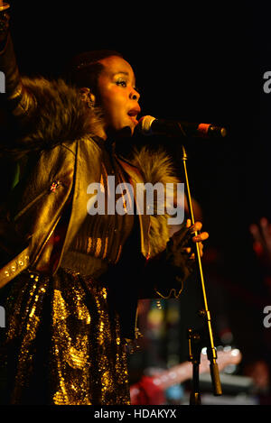 Miami Beach, FL, USA. 9. Dezember 2016. Lauryn Hill führt auf der Bühne im Fillmore Miami Beach am 9. Dezember 2016 in Miami Beach, Florida. © Mpi10/Medien Punch/Alamy Live-Nachrichten Stockfoto