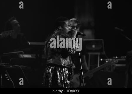 Miami Beach, FL, USA. 9. Dezember 2016. Lauryn Hill führt auf der Bühne im Fillmore Miami Beach am 9. Dezember 2016 in Miami Beach, Florida. © Mpi10/Medien Punch/Alamy Live-Nachrichten Stockfoto