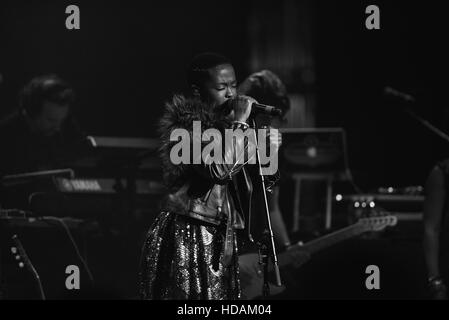 Miami Beach, FL, USA. 9. Dezember 2016. Lauryn Hill führt auf der Bühne im Fillmore Miami Beach am 9. Dezember 2016 in Miami Beach, Florida. © Mpi10/Medien Punch/Alamy Live-Nachrichten Stockfoto