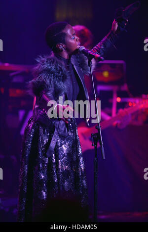 Miami Beach, FL, USA. 9. Dezember 2016. Lauryn Hill führt auf der Bühne im Fillmore Miami Beach am 9. Dezember 2016 in Miami Beach, Florida. © Mpi10/Medien Punch/Alamy Live-Nachrichten Stockfoto