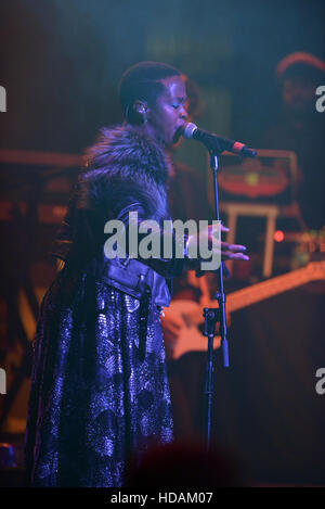 Miami Beach, FL, USA. 9. Dezember 2016. Lauryn Hill führt auf der Bühne im Fillmore Miami Beach am 9. Dezember 2016 in Miami Beach, Florida. © Mpi10/Medien Punch/Alamy Live-Nachrichten Stockfoto