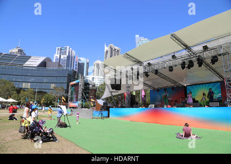 Sydney, Australien. 11. Dezember 2016. Eine kostenlose Veranstaltung fand statt, um die Umwandlung von Sydneys Darling Harbour Bereich zu feiern. Im Bild: Gemüse-Plot auf der Tumbalong Park Bühne unterhalten. Kredit: Kredit: Richad Milnes/Alamy Live-Nachrichten Stockfoto