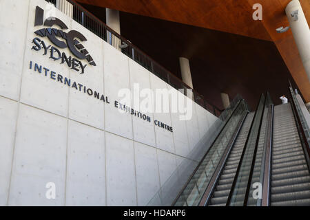 Sydney, Australien. 11. Dezember 2016. Eine kostenlose Veranstaltung fand statt, um die Umwandlung von Sydneys Darling Harbour Bereich zu feiern. Im Bild: Sydney ICC (International Convention Centre) bevor es offiziell eröffnet. Kredit: Kredit: Richad Milnes/Alamy Live-Nachrichten Stockfoto