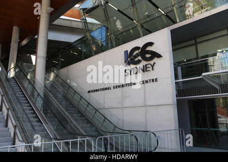 Sydney, Australien. 11. Dezember 2016. Eine kostenlose Veranstaltung fand statt, um die Umwandlung von Sydneys Darling Harbour Bereich zu feiern. Im Bild: Sydney ICC (International Convention Centre) bevor es offiziell eröffnet. Kredit: Kredit: Richad Milnes/Alamy Live-Nachrichten Stockfoto