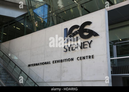 Sydney, Australien. 11. Dezember 2016. Eine kostenlose Veranstaltung fand statt, um die Umwandlung von Sydneys Darling Harbour Bereich zu feiern. Im Bild: Sydney ICC (International Convention Centre) bevor es offiziell eröffnet. Kredit: Kredit: Richad Milnes/Alamy Live-Nachrichten Stockfoto