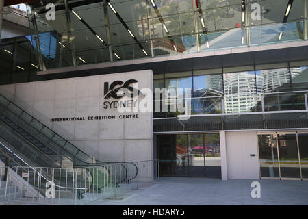 Sydney, Australien. 11. Dezember 2016. Eine kostenlose Veranstaltung fand statt, um die Umwandlung von Sydneys Darling Harbour Bereich zu feiern. Im Bild: Sydney ICC (International Convention Centre) bevor es offiziell eröffnet. Kredit: Kredit: Richad Milnes/Alamy Live-Nachrichten Stockfoto