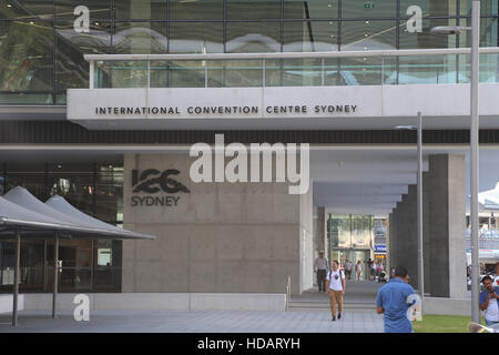 Sydney, Australien. 11. Dezember 2016. Eine kostenlose Veranstaltung fand statt, um die Umwandlung von Sydneys Darling Harbour Bereich zu feiern. Im Bild: Sydney ICC (International Convention Centre) bevor es offiziell eröffnet. Kredit: Kredit: Richard Milnes/Alamy Live-Nachrichten Stockfoto