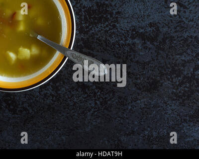 11. Dezember 2016 - frische Erbsensuppe auf dunklem Hintergrund © Igor Golovniov/ZUMA Draht/Alamy Live News Stockfoto