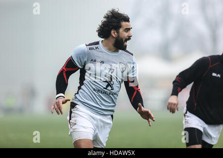 Parma, Italien. 10. Dezember 2016. Yoann Huget Flügel des Stade Toulousain läuft im Warm up vor dem Spiel gegen Zebre in EPCR Champions Cup © Massimiliano Carnabuci/Alamy Nachrichten Stockfoto