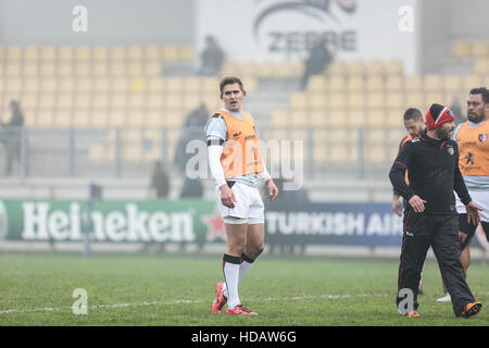 Parma, Italien. 10. Dezember 2016. Stade Toulousain Fly Hälfte Toby Flood ist bereit für das Spiel gegen Zebre in EPCR Champions Cup © Massimiliano Carnabuci/Alamy Nachrichten Stockfoto